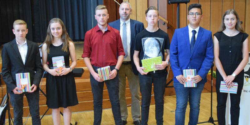 Haupt- und Realschule Eschershausen entlässt 39 Schülerinnen und Schüler