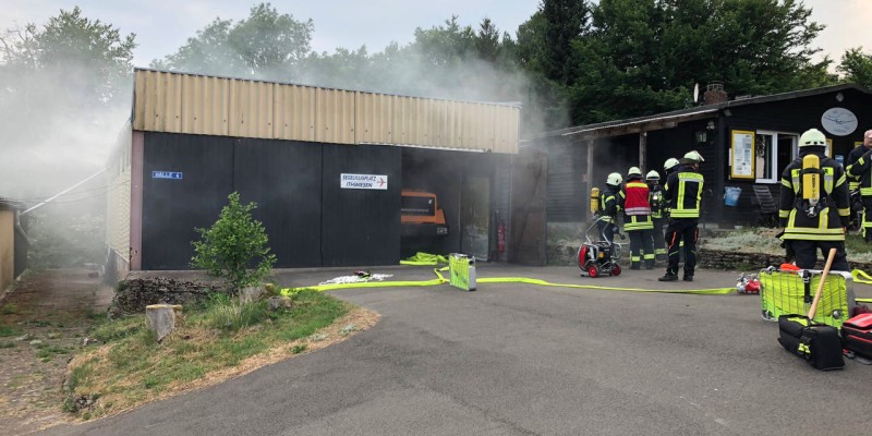Feuer auf dem Flugplatz Ithwiesen: Feuerwehren üben den Ernstfall