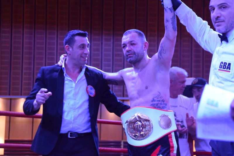 2. Espelkamper FightNight: Viel Prominenz bei der gelungenen Titelverteidigung von Christian Pawlak