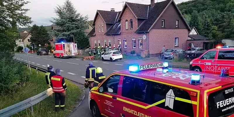 Tragehilfe und Unterstützung des Rettungsdienstes in Lenne durch die Feuerwehr