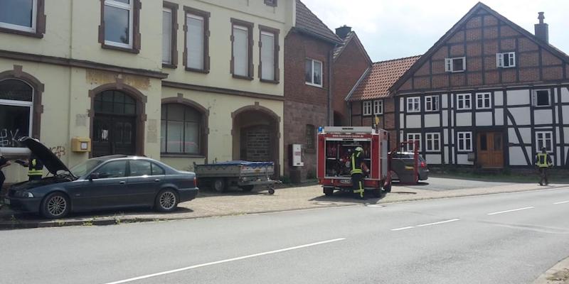 Qualm im Motorraum: Feuerwehreinsatz in Heyen 