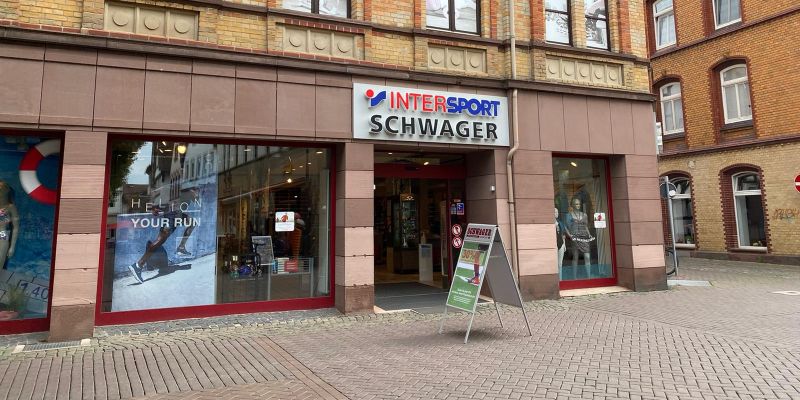 Diebstahlsdelikt bei Intersport Schwager: Polizei sucht zwei Personen