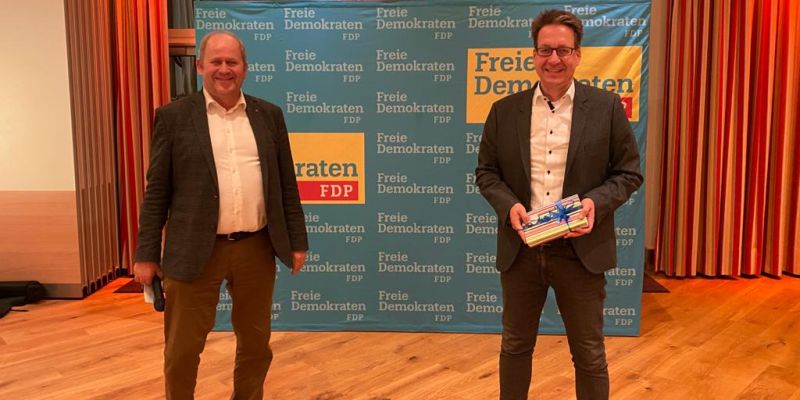 Stefan Birkner gastiert beim FDP-Kreisparteitag in Buchhagen