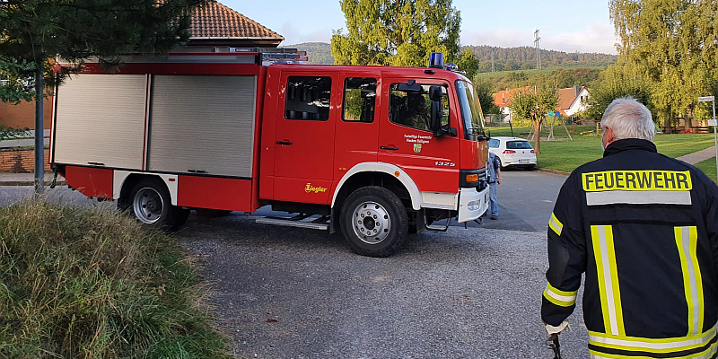 „Alarm FEU LKW – Brennt Bagger“: Feuerwehreinsatz in Varrigsen