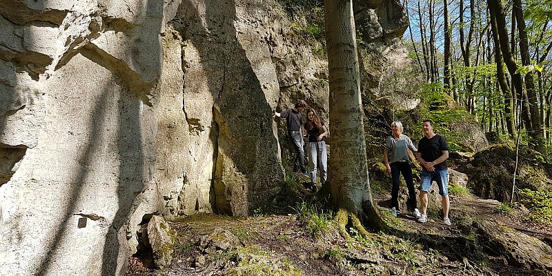 Zusatztermin: „Himmel und Hölle nahe beieinander“ – Landsommertour zum Segelfluggelände und zur Rothesteinhöhle im südlichen Ith