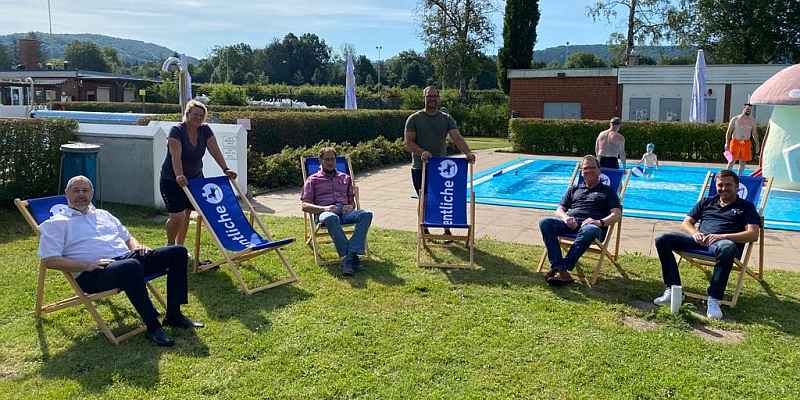 Sechs neue Liegestühle für das Freibad Stadtoldendorf  