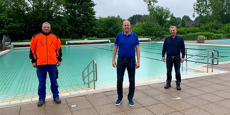 Saisonstart im Schwimm- und Freizeitzentrum Bevern-Burgberg - Heute um 12 Uhr startet die Freibadsaison zunächst nur mit dem Nichtschwimmerbecken 