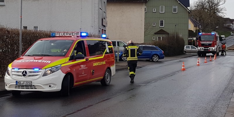 Freiwillige Feuerwehr Stadtoldendorf muss Ölspur beseitigen