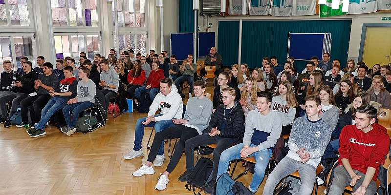 „Wir und die anderen- zwischen Anpassung und Widerstand“ - Projektarbeit an der PGS im 10. Jahrgang