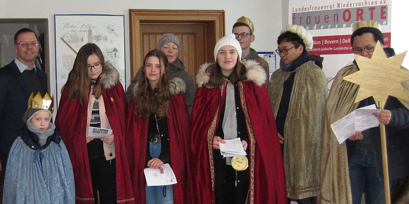 Sternsinger überbringen im Rathaus Segenswünsche