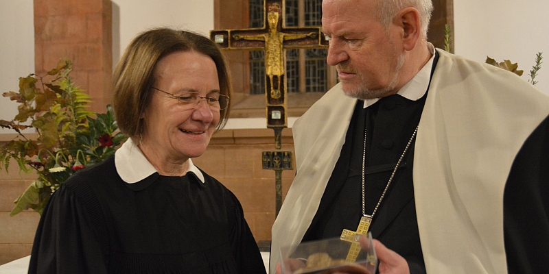 Neue Mitglieder als Novize und Familiaren ins Kloster Amelungsborn aufgenommen - Abt Eckhard Gorka entpflichtete Pastorin Astrid Schwerdtfeger als Klosterpfarrerin