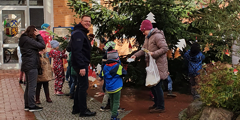 Jüngste Einwohner sorgen für Weihnachtsstimmung