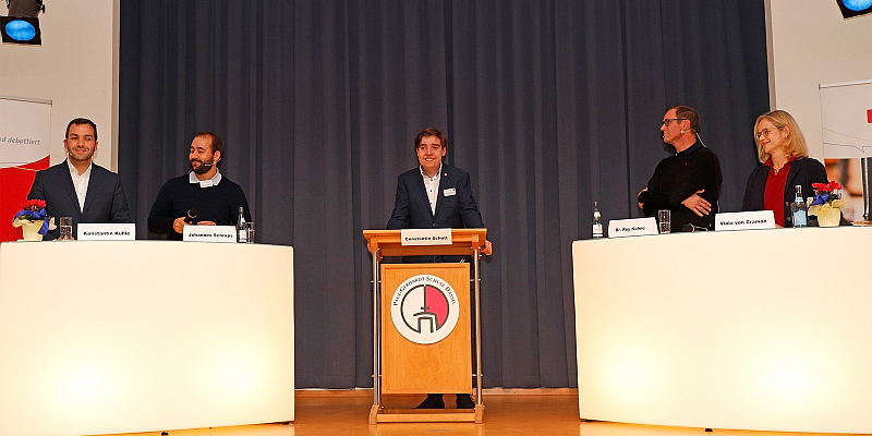 Hochspannend, hochkarätig besetzt und höchst unterhaltsam: Die Lange Nacht der Debatte an der Paul-Gerhardt-Schule in Dassel war ein voller Erfolg