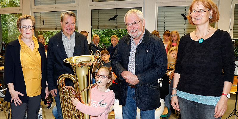 Paul Gerhardt Schule freut sich über eine neue Tuba   