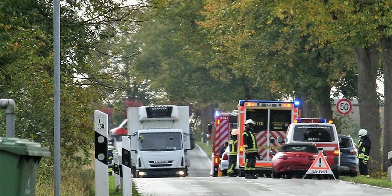 Auffahrunfall in Boffzen: Mehrere beschädigte Pkw und ein Verletzter