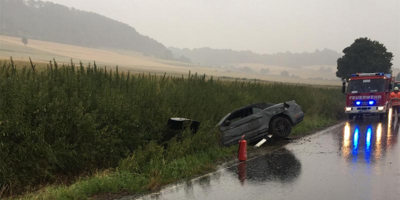 Cabrio verunfallt im Bereich Heinsen