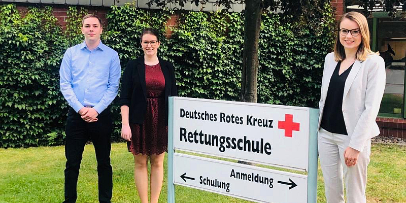 Die Prüfung zum Notfallsanitäter bestanden (v.li.): Florian Polz, Sharina Cors und Tabea Bahle.
