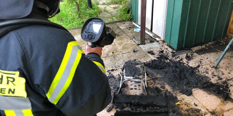 Scharfoldendorf: Gartenmöbel geraten in Brand