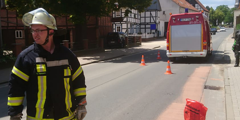 Dieselspur im Bereich Delligsen – Motorradfahrer verunfallt durch ausgelaufenen Diesel