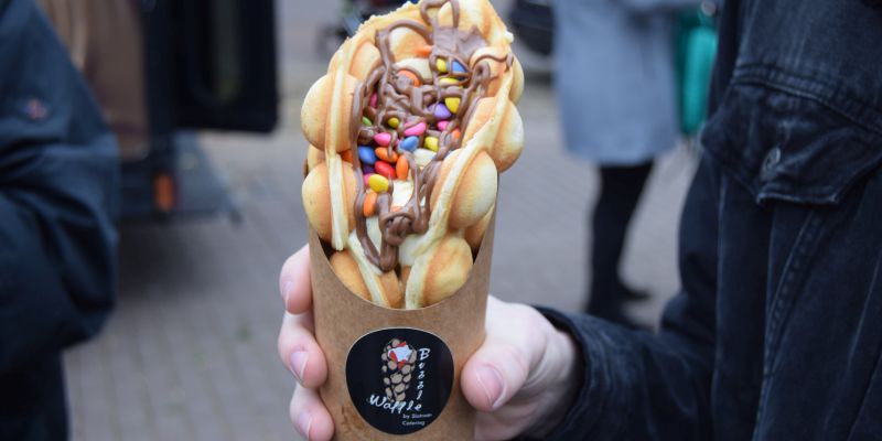 „Streetfood meets Kinderflohmarkt“ weckt die Holzmindener Innenstadt auf