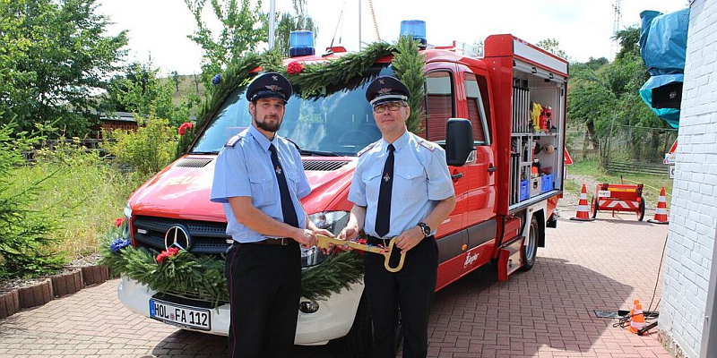 Große Freude bei der Feuerwehr Ammensen - neues Tragkraftspritzenfahrzeug feierlich übergeben