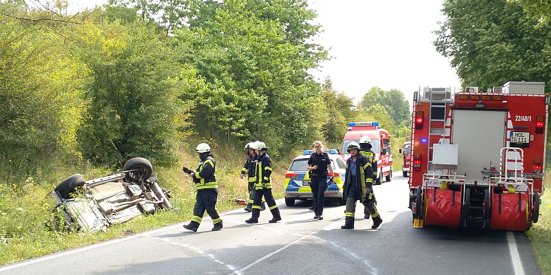 Schwerer Verkehrsunfall auf B64: Vollsperrung auf Bundesstraße eingerichtet +++ Update +++