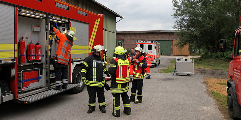 Simulierter Gebäudebrand auf dem Gut Forst: Rettungskräfte trainieren gemeinsam für den Ernstfall