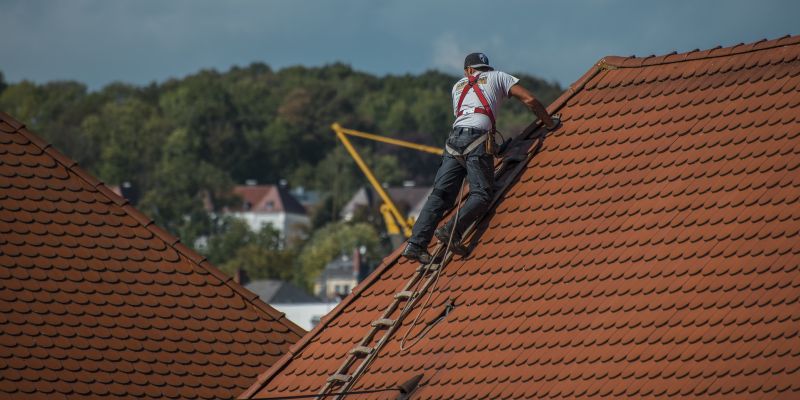 Kreis Holzminden: Neuer Mindestlohn für 150 Dachdecker