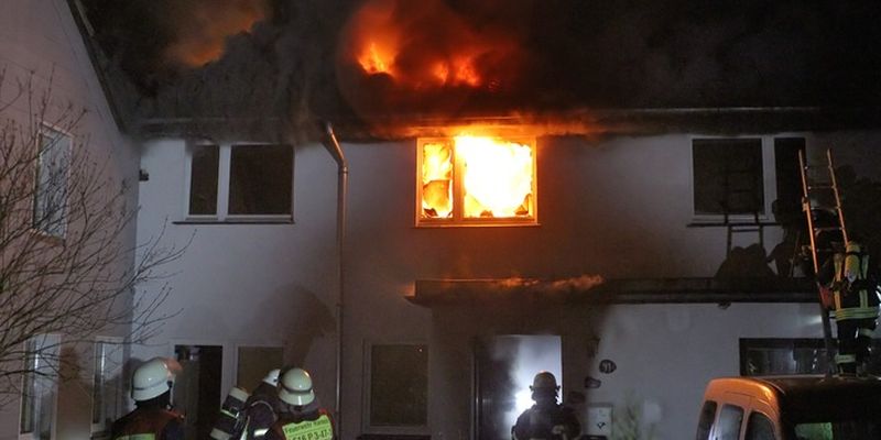 Wohnhausbrand in Hameln: Zwei Verletzte