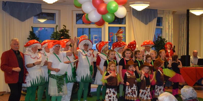 Der Wald rief, die Pilze lockten: Karneval in der Seniorenresidenz „Unter der Homburg“ in Stadtoldendorf