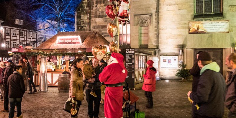   Hamelner Weihnachtsmarkt: Walk-Acts – der Rattenfänger – glitzernde Sterne und Glockenklang