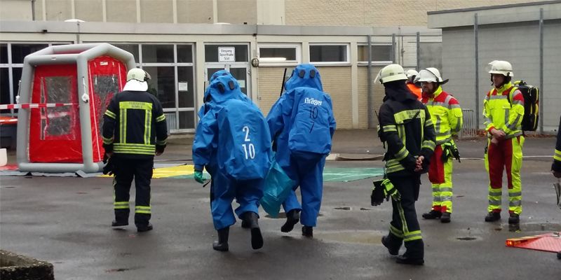 Gefahrguteinsatz in Hamelner Schule - Quecksilber sorgt für größeren Einsatz von Feuerwehr und Rettungsdienst