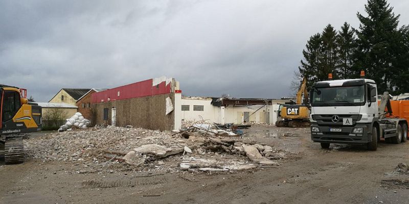 Abriss des ehemaligen Gebäudes des Rewe-Marktes in Eschershausen schreitet voran