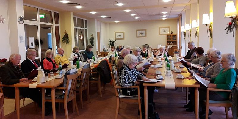 „Aktiv leben - gesund alt werden“ - Seniorengesprächskreis in Vorweihnachtsstimmung