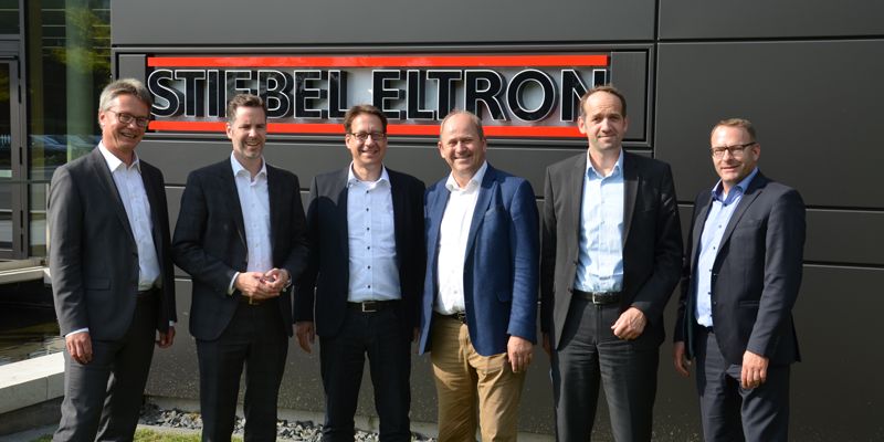 FDP-Politiker bei Stiebel Eltron: „Energie muss bezahlbar bleiben“ - Stiebel will CO2-Einsparpotenziale weiter erschließen