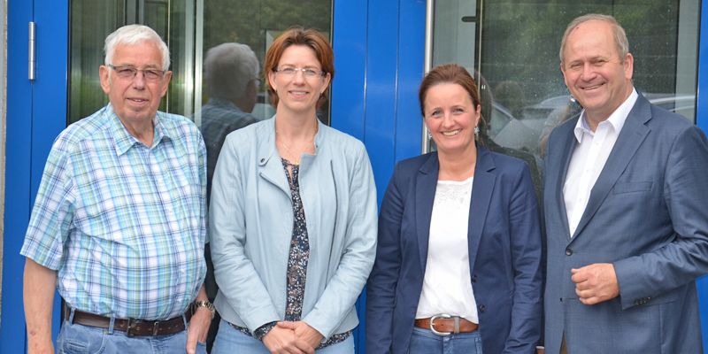 „Es ist einfach gut, auf dem Land zu leben!“ - FDP-Landtagsabgeordneter Hermann Grupe besucht die Schaar-Gruppe in Eschershausen