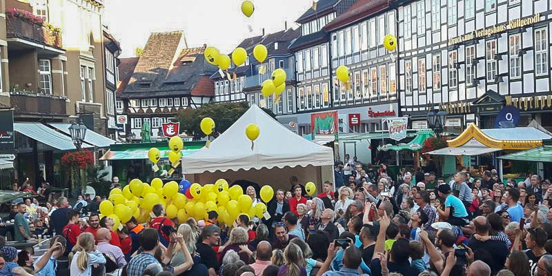 44. Eulenfest: Traumstart mit Ballongrüßen und Bock-Anstich - Rekordbesuch erwartet 