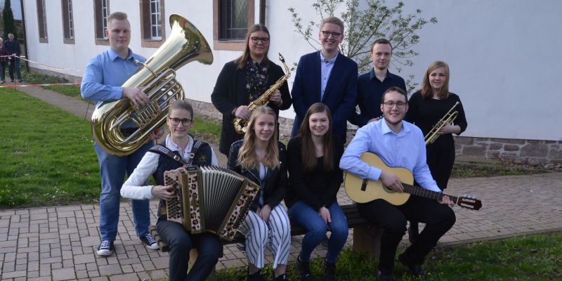 v.L.:Christoph Schafer, Johanna Windel, Organisator Niklas Püttcher, Max Krukemeyer, Julia Simon, sowie (vorne von links): Tatjana Steinwachs, Laura Schilcher, Friederike Meier und Lukas Reick.