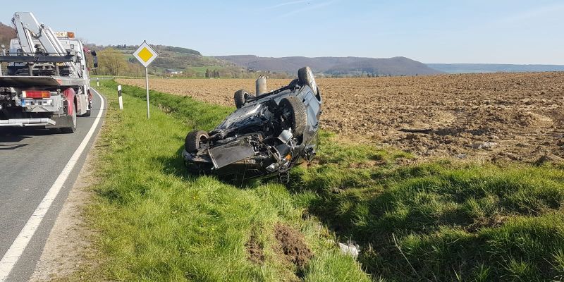 56-Jährige aus Negenborn verliert die Kontrolle und landet auf dem Dach