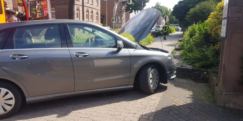 Unfall in der Sollingstraße Holzminden - 80-Jähriger aus Polle fährt gegen Mauer