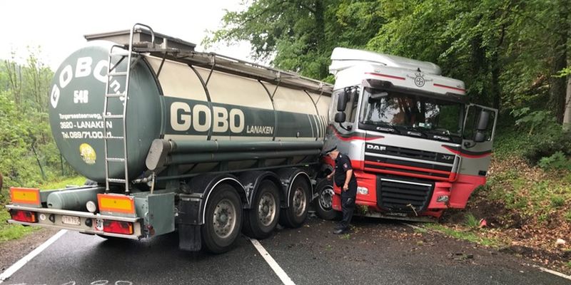 Nach Unfall auf L484: Multieuropäischer Sattelzug verursacht langfristige Straßensperrung