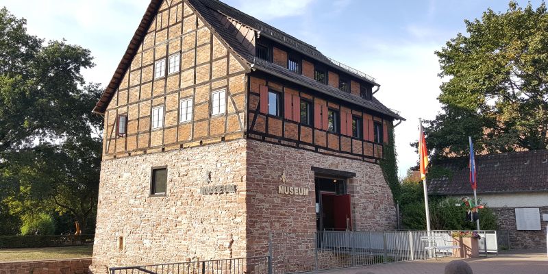 Lügenbaron bittet zur Homestory - Münchhausen-Museum startet mit 15 Wünschen in die neue Saison