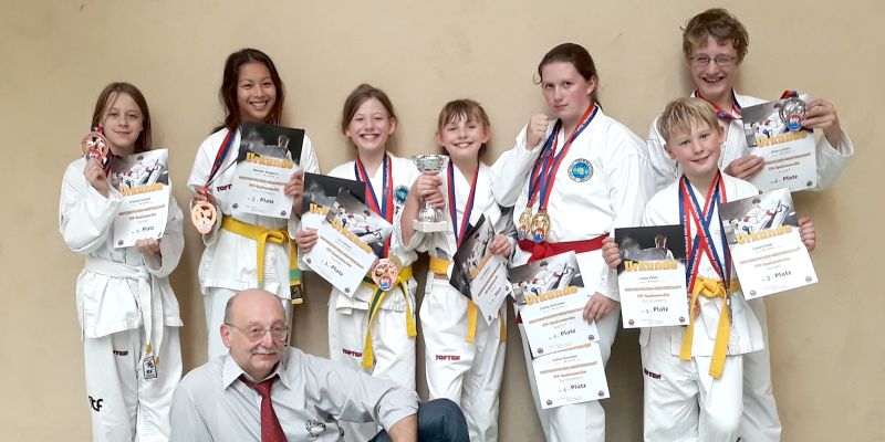 Taekwon Do-Kampfgemeinschaft Boffzen/Fürstenberg: Sieben auf einen Streich: Podestplätze für alle Teilnehmer an Westdeutschen Meisterschaften