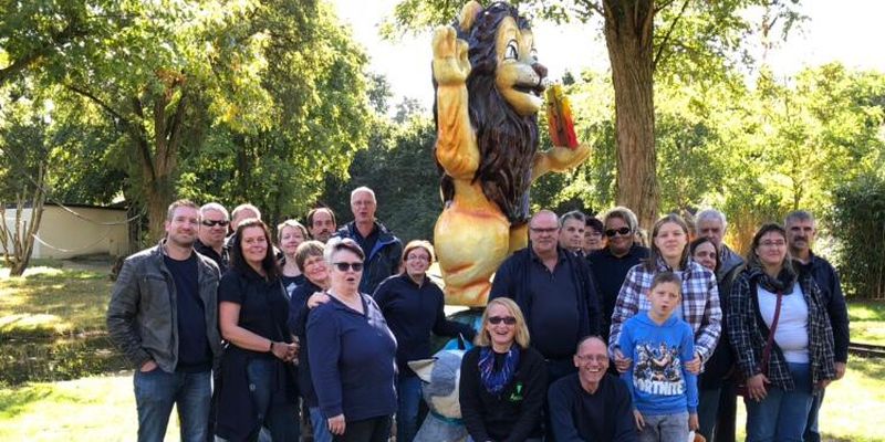 Schorborner Feuerwehr meistert die Zu-Fuß Safari im Serengeti Park Hodenhagen