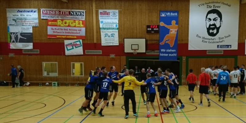 Handballer des TV 87 Stadtoldendorf feiern den 5. Sieg in Folge