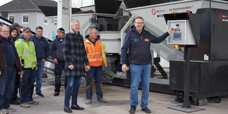 Mobile Betontankstelle am Lüchtringer Weg - Firma Heine erweitert das Leistungsspektrum 