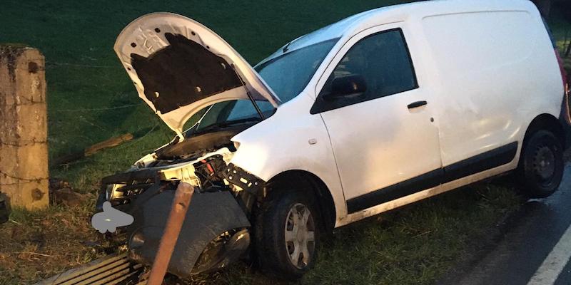 Auto landet im Graben: Verkehrsunfall zwischen Heinsen und Holzminden 