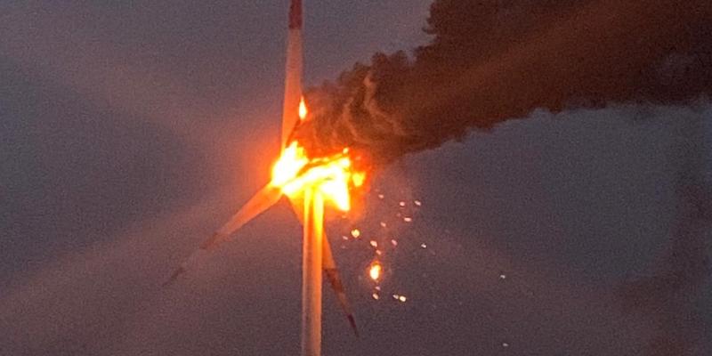 Windrad in Hohe steht in Flammen 