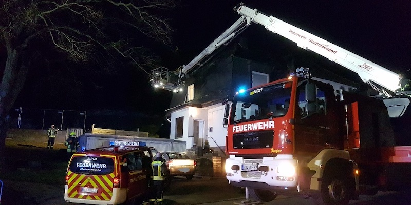 Neues Jahr beginnt für die Feuerwehr Stadtoldendorf mit einer Tragehilfe 