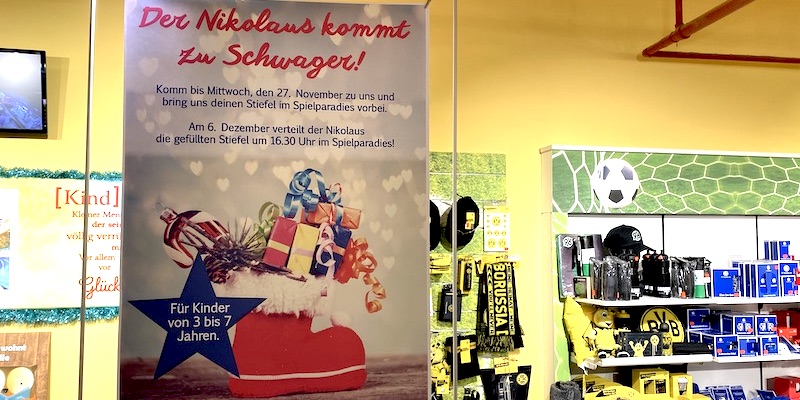 Noch schnell den Stiefel abgeben: Der Nikolaus kommt zu Schwager